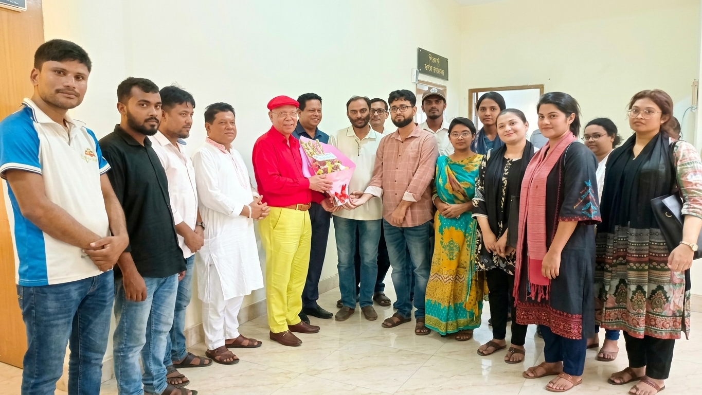 ত্রিশালে যুগান্তর সম্পাদকের আগমন: স্বজন সমাবেশের পক্ষ থেকে উষ্ণ অভ্যর্থনা