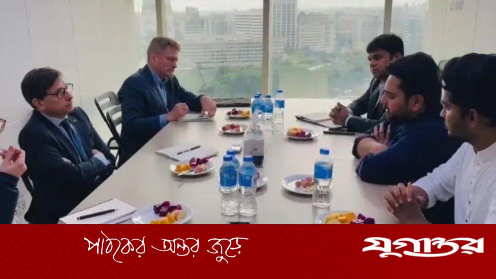 তথ্য উপদেষ্টা নাহিদ ইসলামের সঙ্গে ফ্রান্স ও জার্মানির রাষ্ট্রদূতের সৌজন্য সাক্ষাৎ